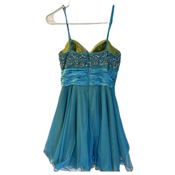 Adrianna Papell Collection prom dress, size 4, aquamarine. Good used condition. - Picture 2 of 10